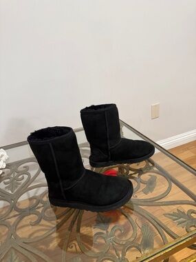 Ugg Classic Black Shearling-Lined Winter Boots size 6